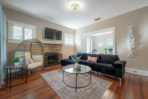 Historic & Cozy Bungalow by Downtown